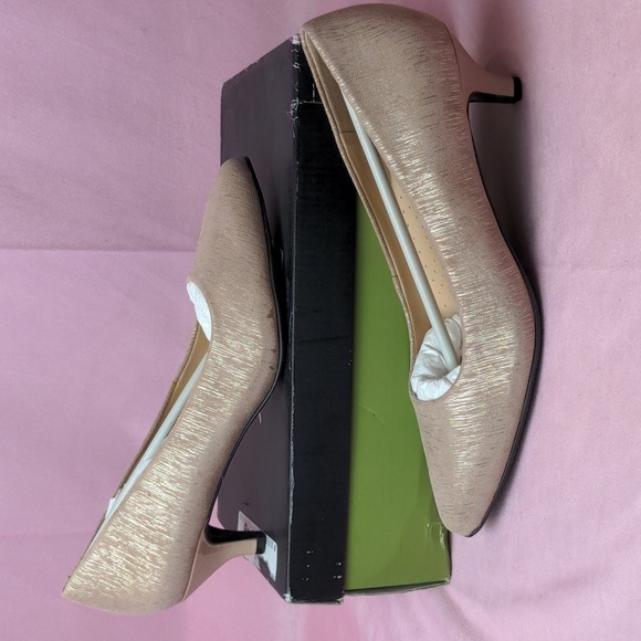 Trotters Tan and Gold Metallic Kiera Kitten Heels size 9.5 N - Picture 1 of 8
